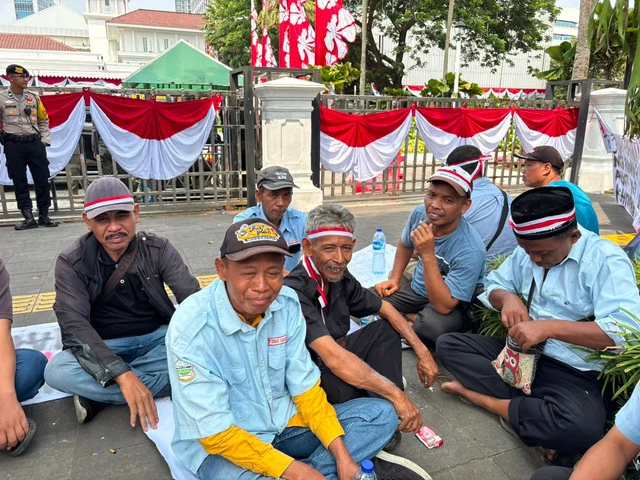 Sopir M44 Mogok Operasi Datangi Balkot, Protes Pendapatan Anjlok Imbas JakLingko