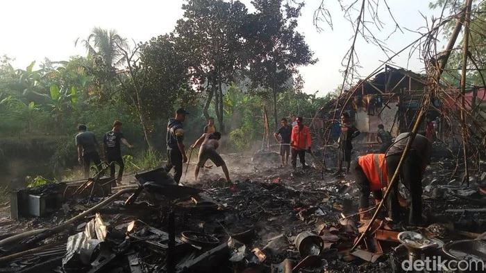 Tragedi Kebakaran Hebat: Kampung Adat Cipta Mulya Sukabumi Hangus Terbakar, Ratusan Jiwa Jadi Korban