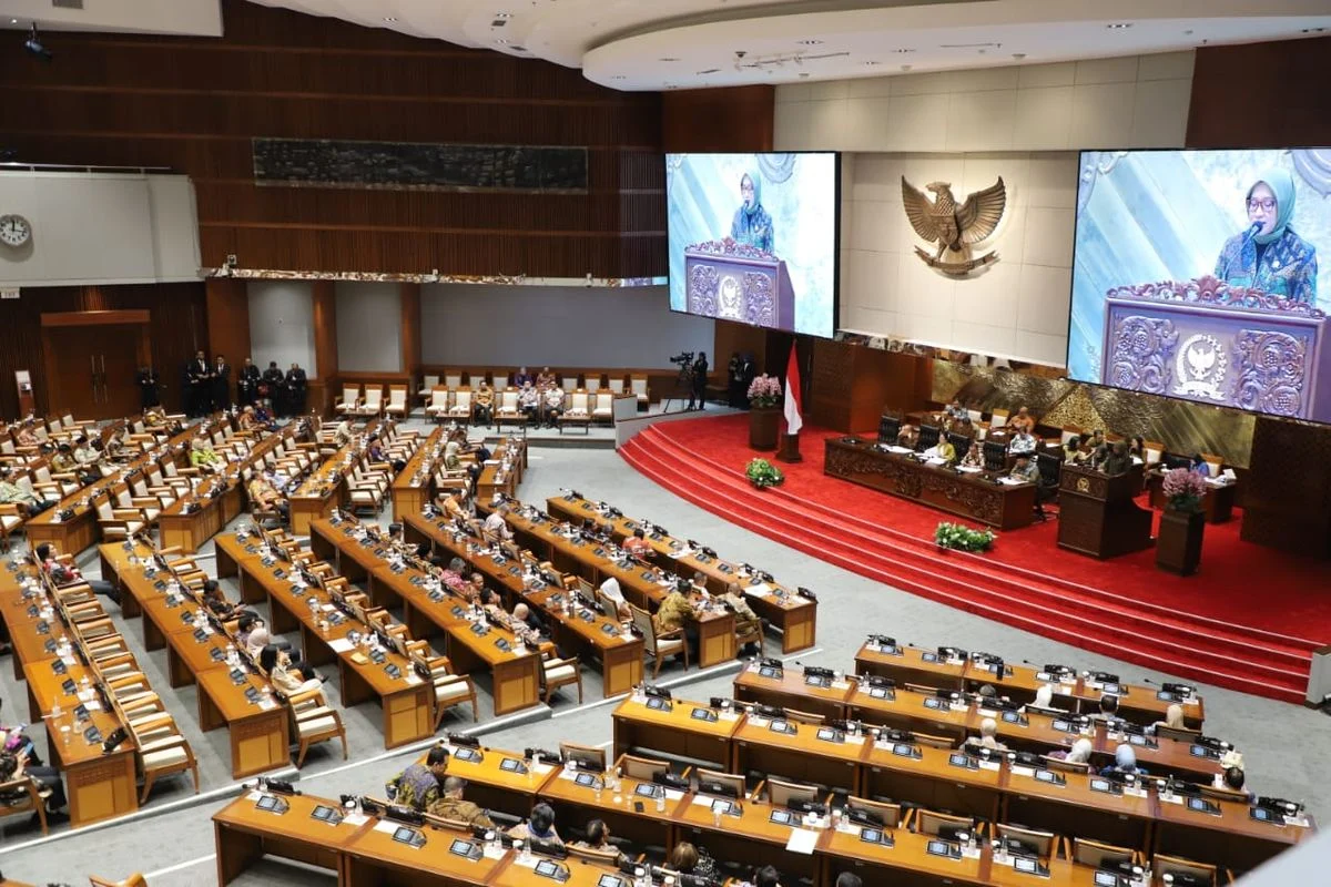 Dinamika Politik Akhir Tahun: Rapat di DPR, Pakar Kebijakan Publik Sebut 3 Pihak yang Bisa Setop MBG [titlebase]