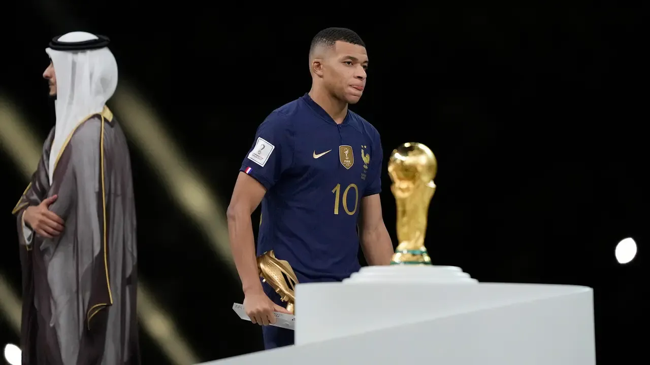 Mbappe Cedera Usai Cetak Gol ke-20 di Piala Dunia, Prancis Terancam? Simak Fakta Selengkapnya