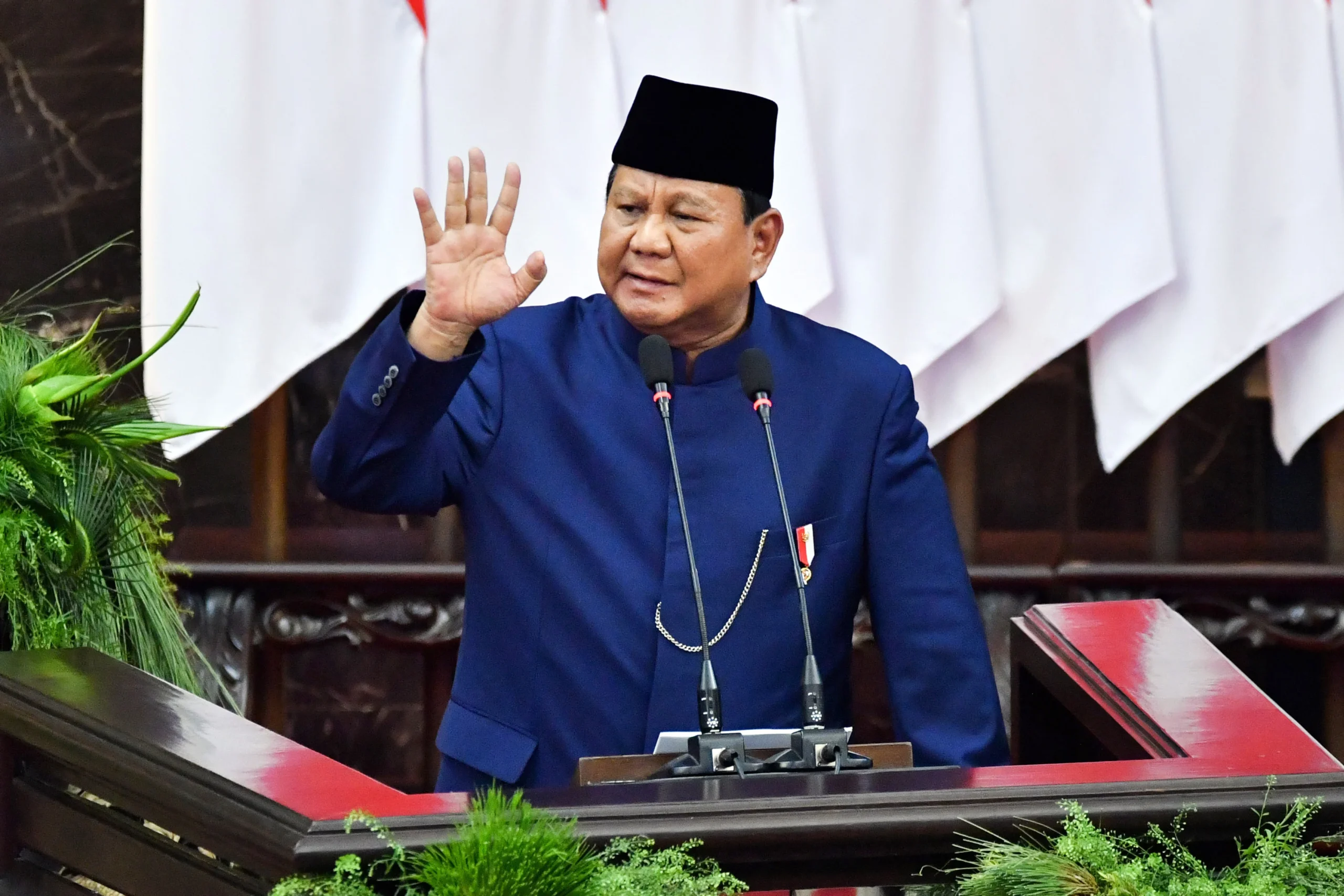 Survei IPO: Prabowo belum aman dari kejaran KDM dan Anies