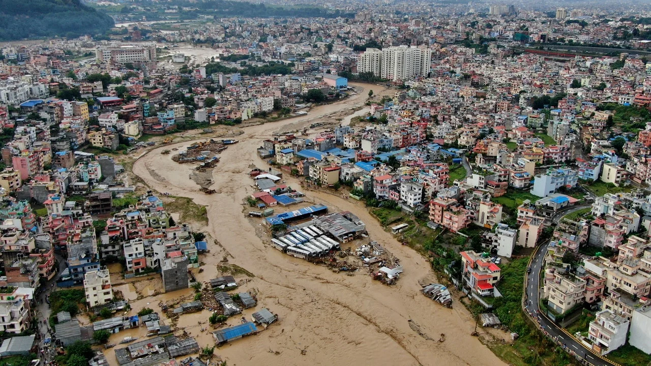Ancaman Runtuhnya Gletser: Nepal Siapkan Proyek Drainase Raksasa Pasca Nepal Floods Flash Floods