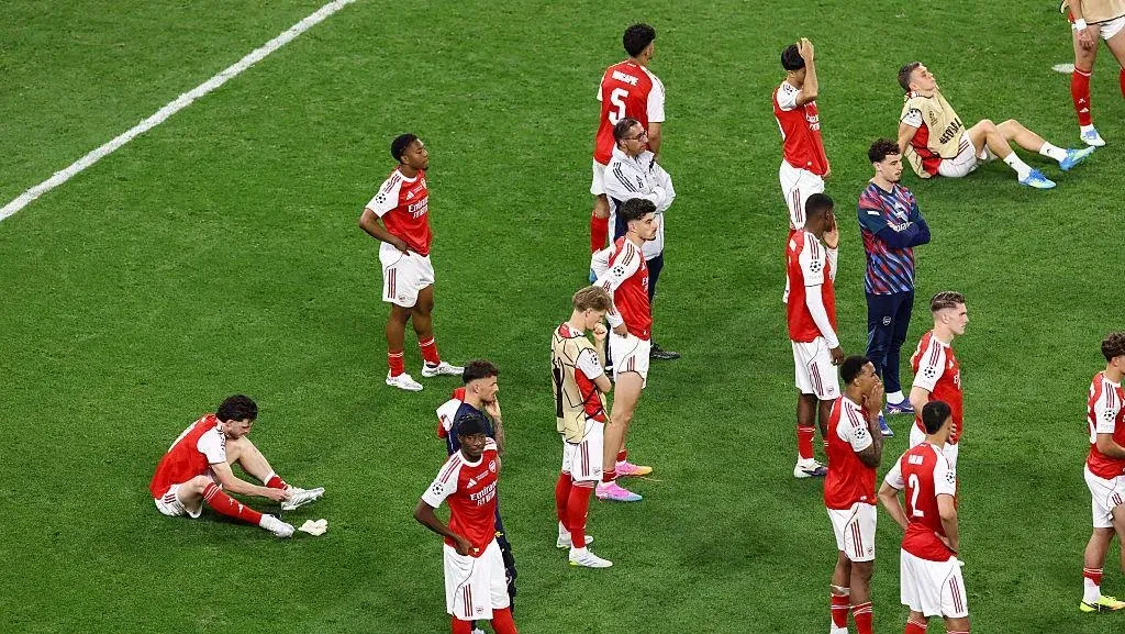 Arsenal F.C. di Persimpangan Jalan: Antara Ambisi Juara dan Gejolak Internal