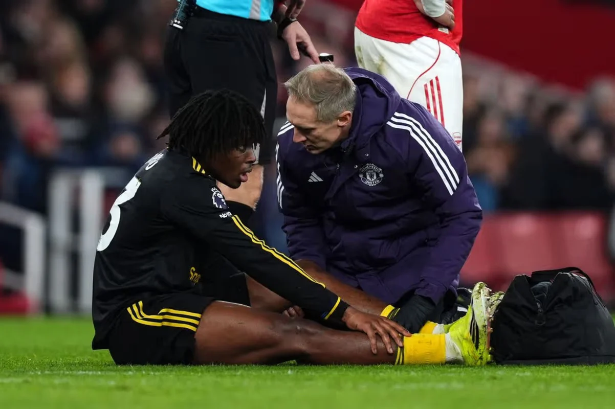 Badai Cedera Manchester United: Nasib Patrick Dorgu dan Krisis Sektor Bek Kiri