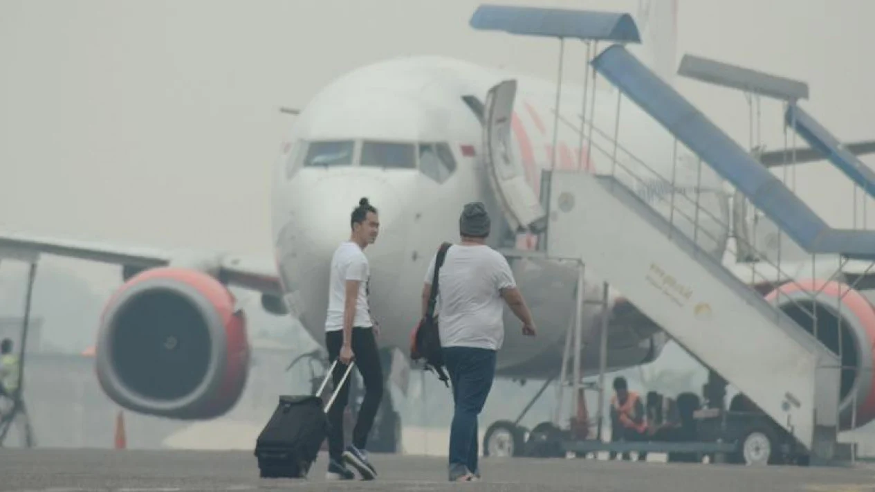 Darurat Kabut Asap: Langit Gelap, Bandara Lumpuh Total