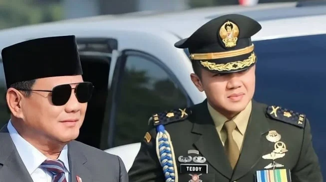Sinyal Penting dari Istana: Teddy Indra Wijaya Kumpulkan Menteri Bahas Krisis Karhutla