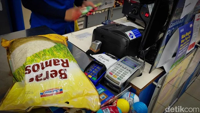 Stok Beras Minimarket Menipis, Bulog Buka Suara Soal Kosongnya Stok Beras di Sejumlah Minimarket, Ini Penyebabnya! | Kompas Siang [titlebase]