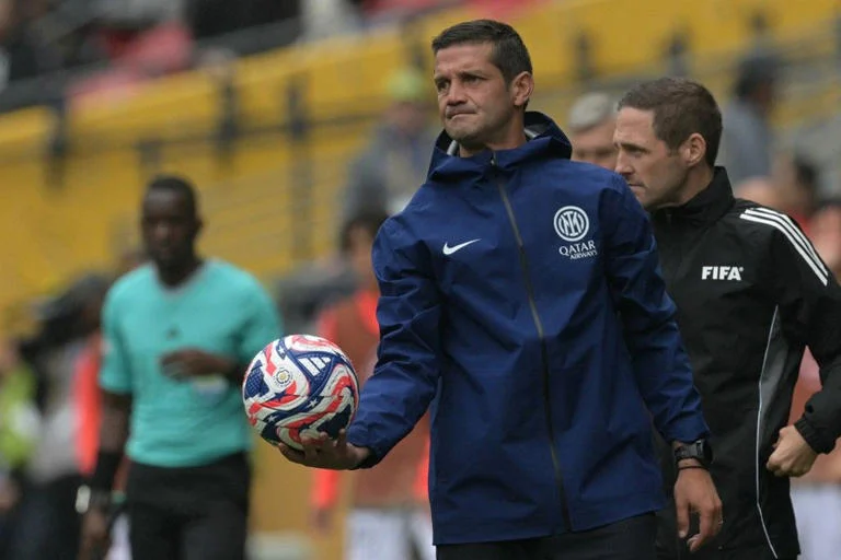 Tangan Dingin Cristian Chivu: Racikan Taktis yang Selamatkan Inter di Liga Champions
