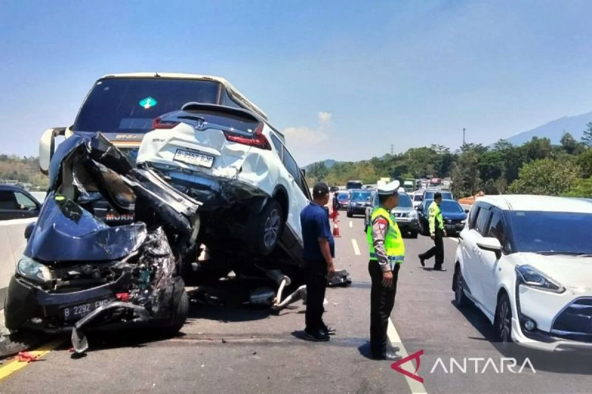 Tragedi Jalan Raya: Kecelakaan Beruntun 4 Kendaraan di Tol Slipi, Dua Orang Tewas
